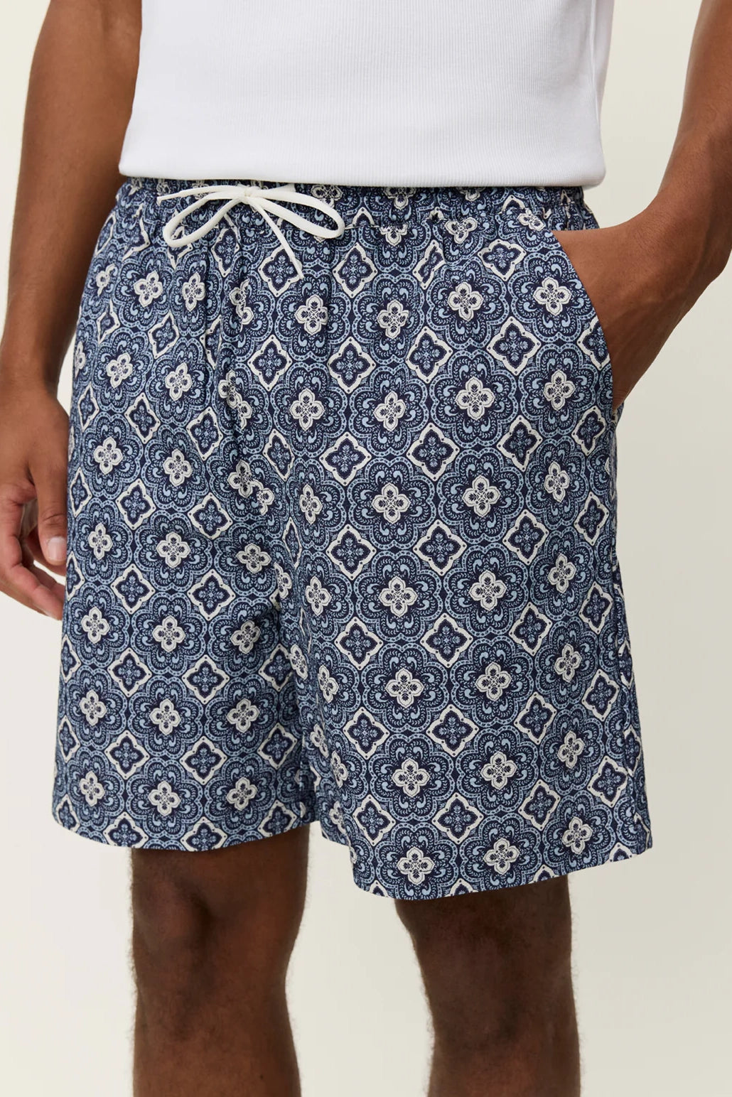 Harry Arabesque Aop Shorts Shorts Les Deux